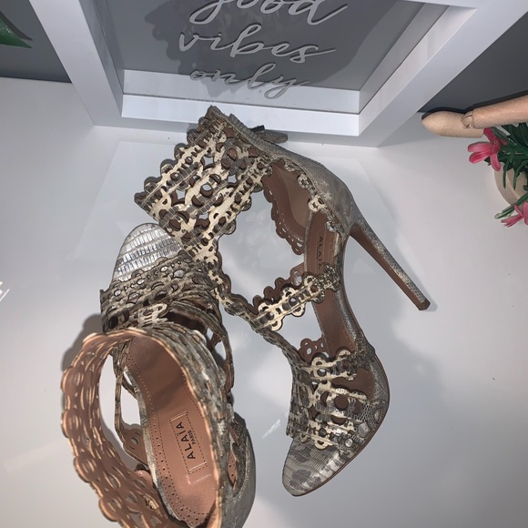 🎉HOST PICK!🎉 ALAÏA LASER CUT SANDAL! - Picture 8 of 12